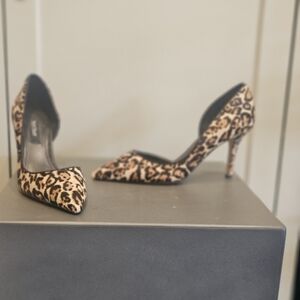 White House Black Market leopard print pumps   Size 6.5